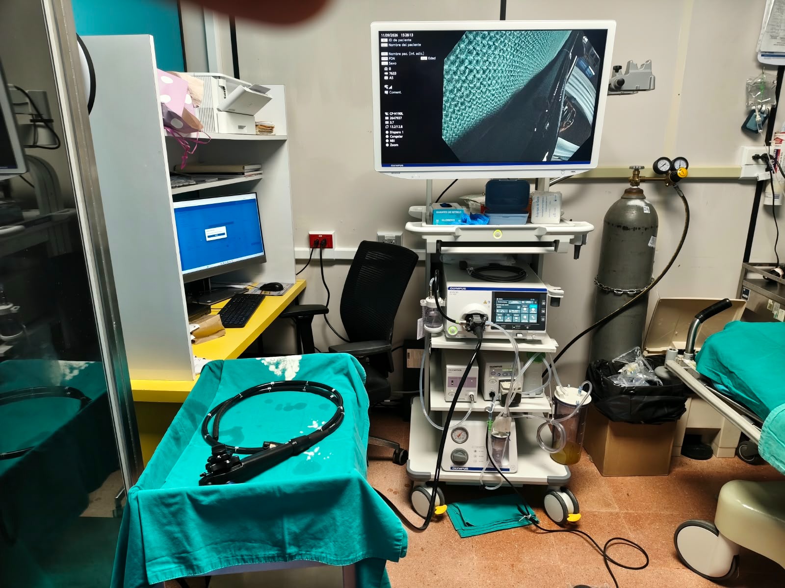 Hospital San Carlos mejora su servicio de gastroenterología con nuevos equipos.